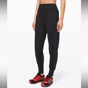 NWT Lululemon ‘Flurry Up High-Rise Jogger’ • black • size 6